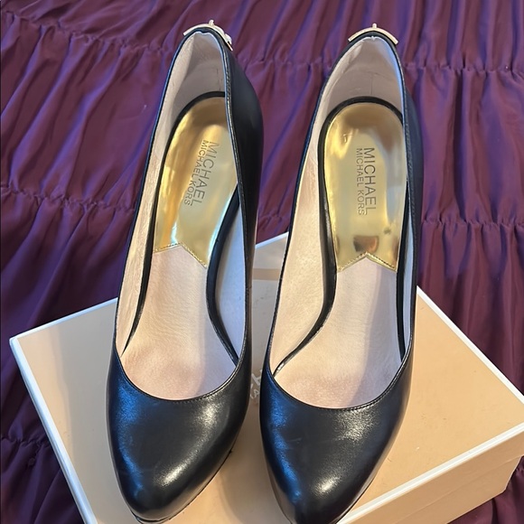 Michael Kors Black Stiletto Heels Classic Pumps - Picture 2 of 10